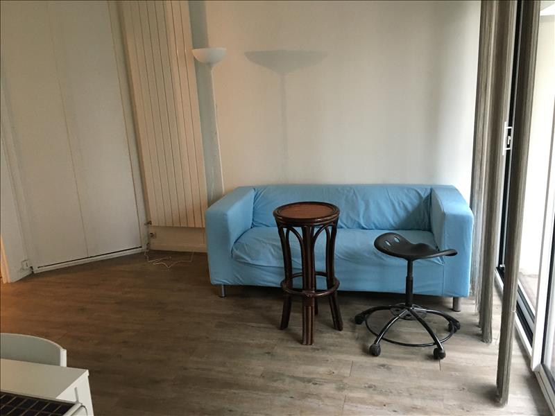 Flat Rue Victor Hugo in Courbevoie