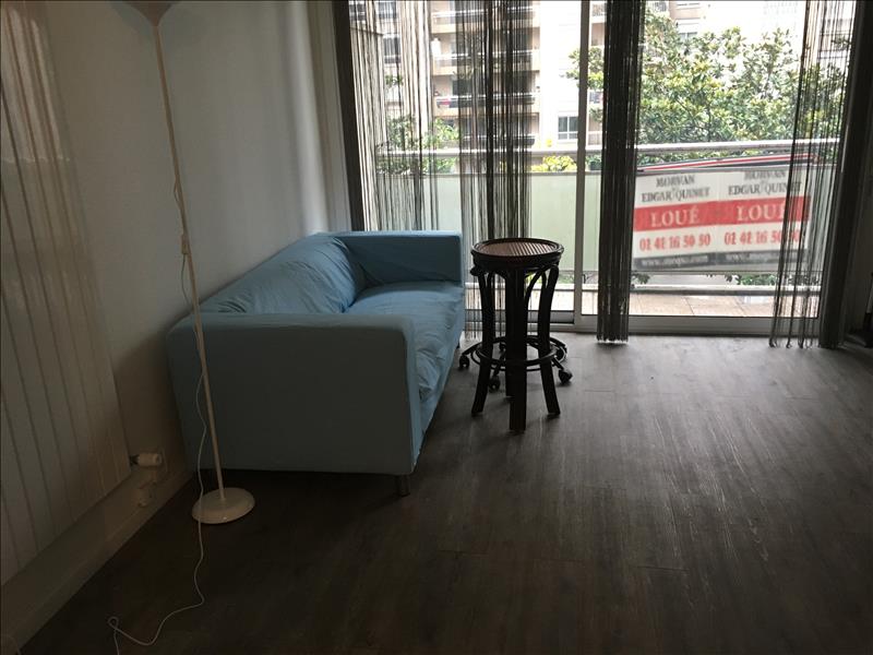 Flat Rue Victor Hugo in Courbevoie
