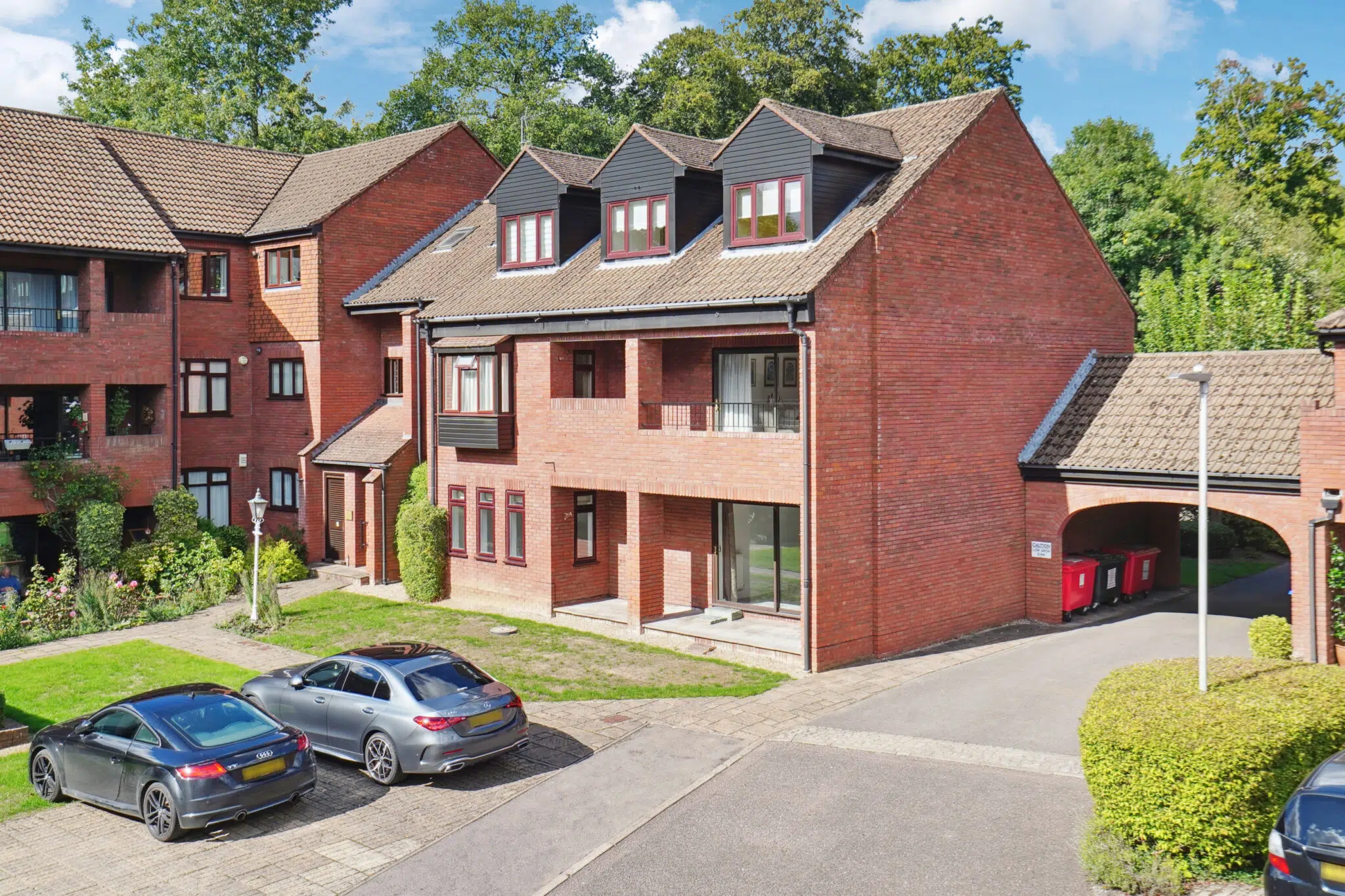 Flat Snells Wood Court in Little Chalfont