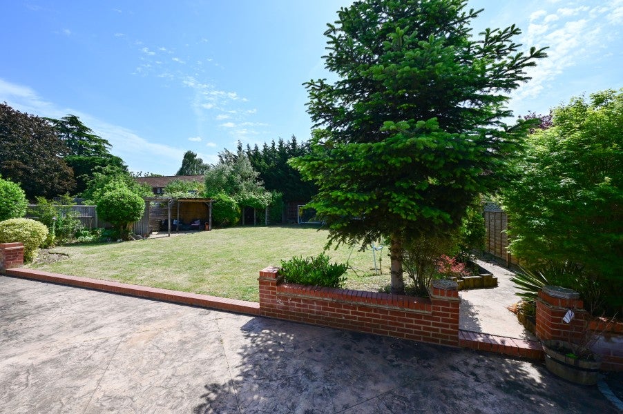 House Greenlands Road in Borough of Spelthorne