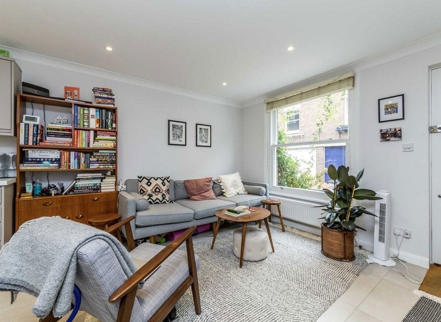 House Shrewsbury Mews in City of Westminster