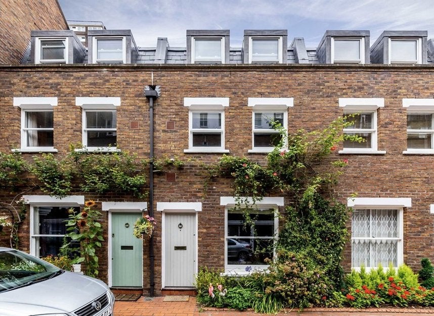 House Shrewsbury Mews in City of Westminster