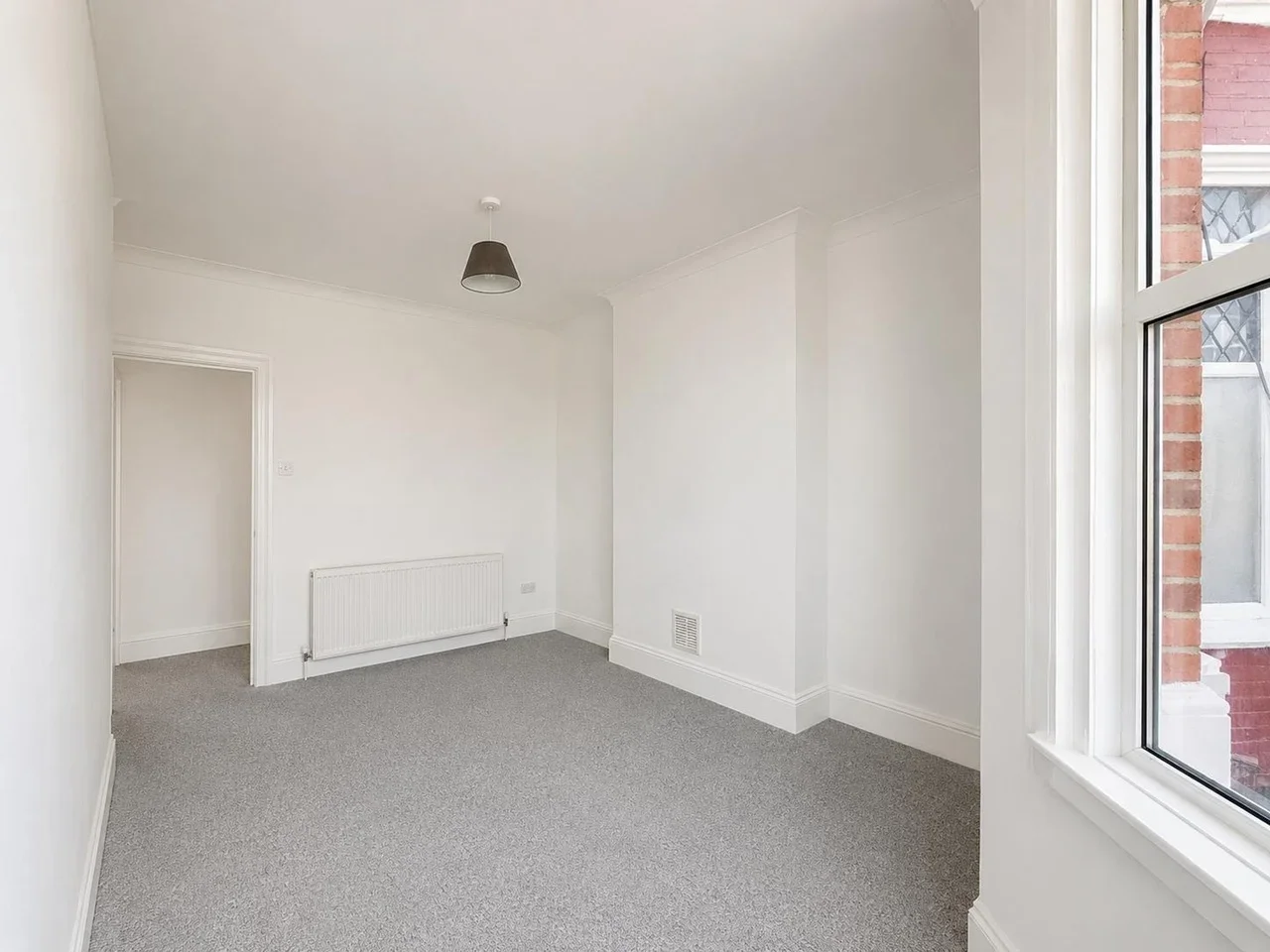 Flat Cedar Road in Greater London