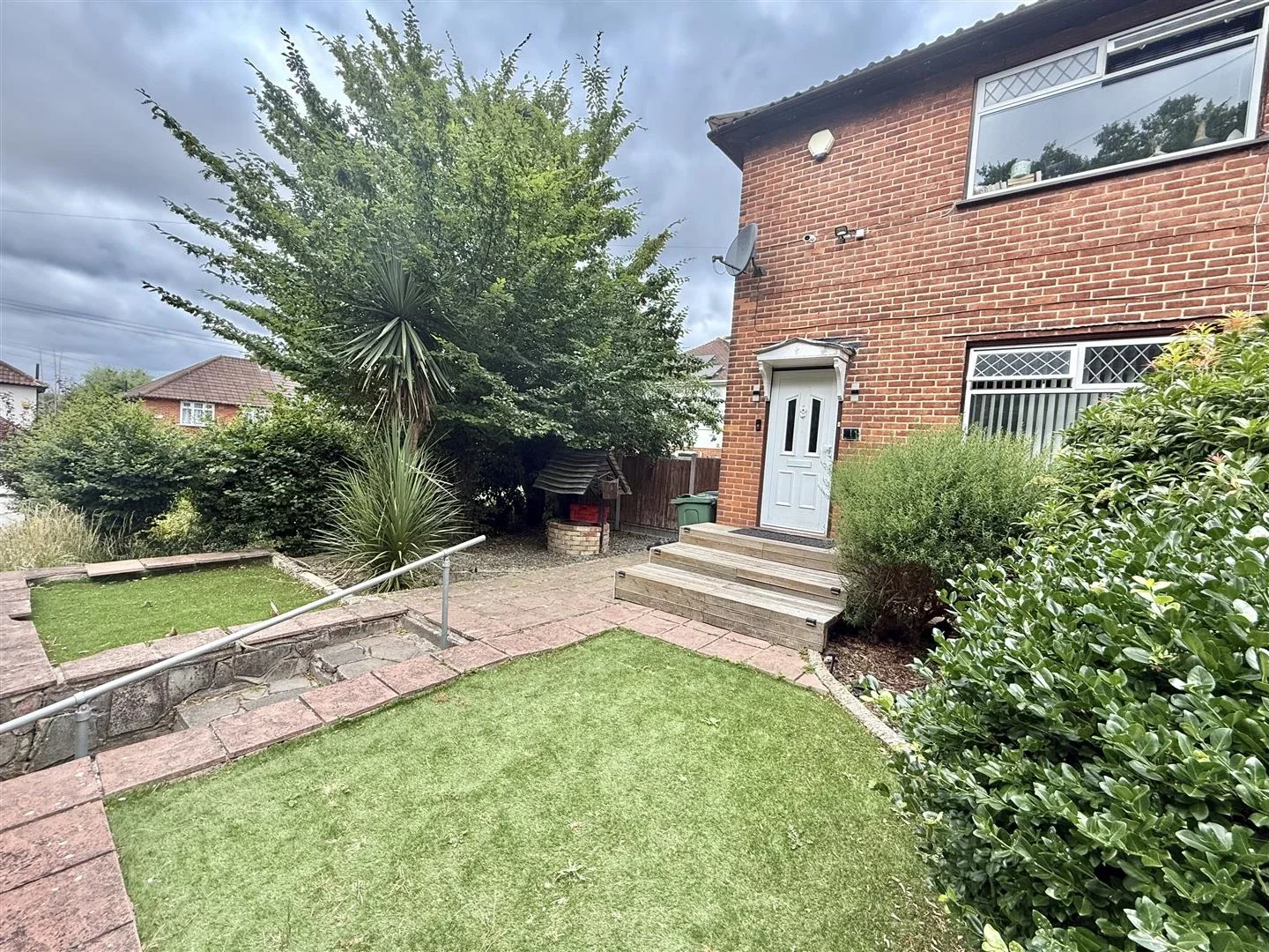 House Groveside Road in Greater London