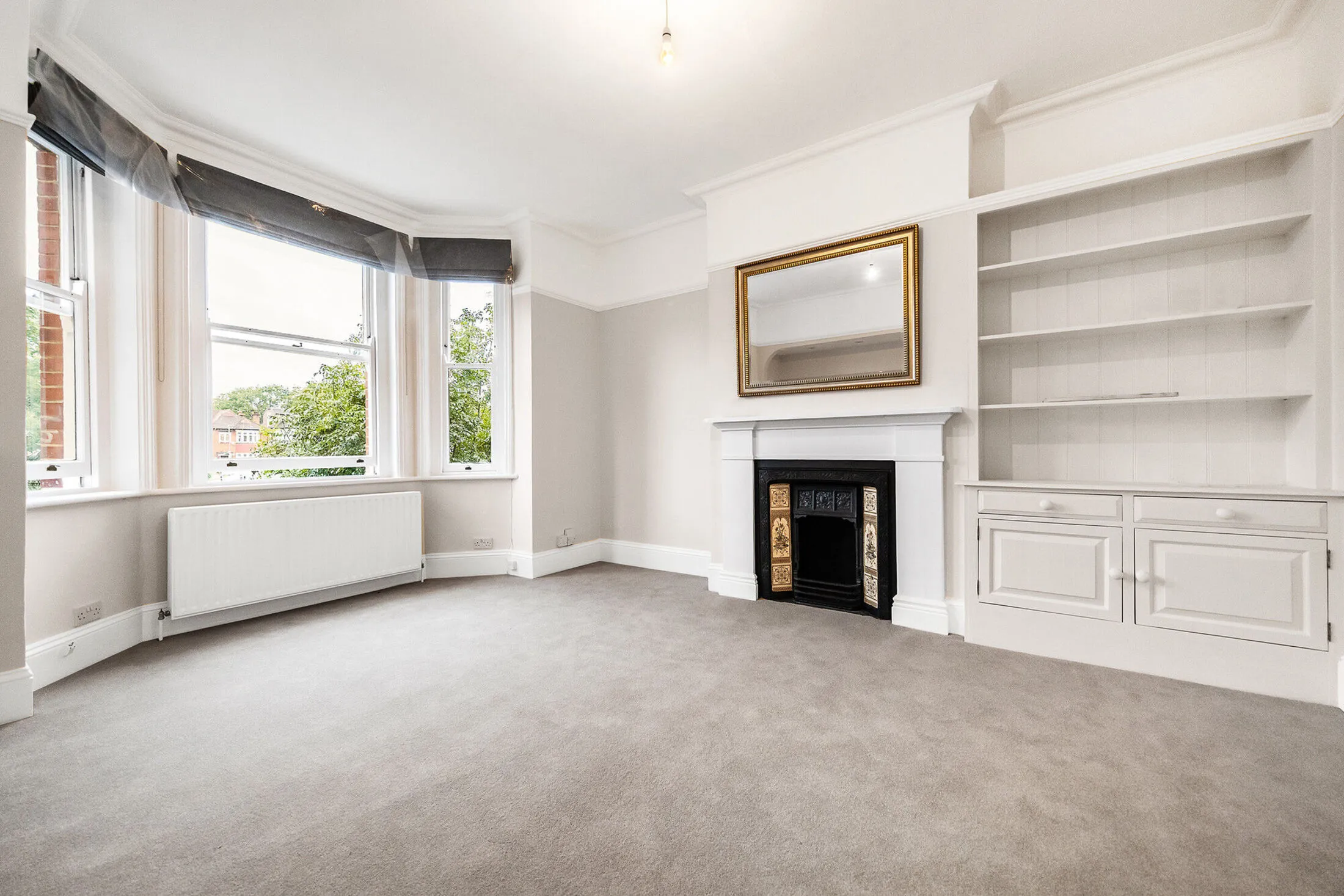 Flat Wontner Road in Greater London