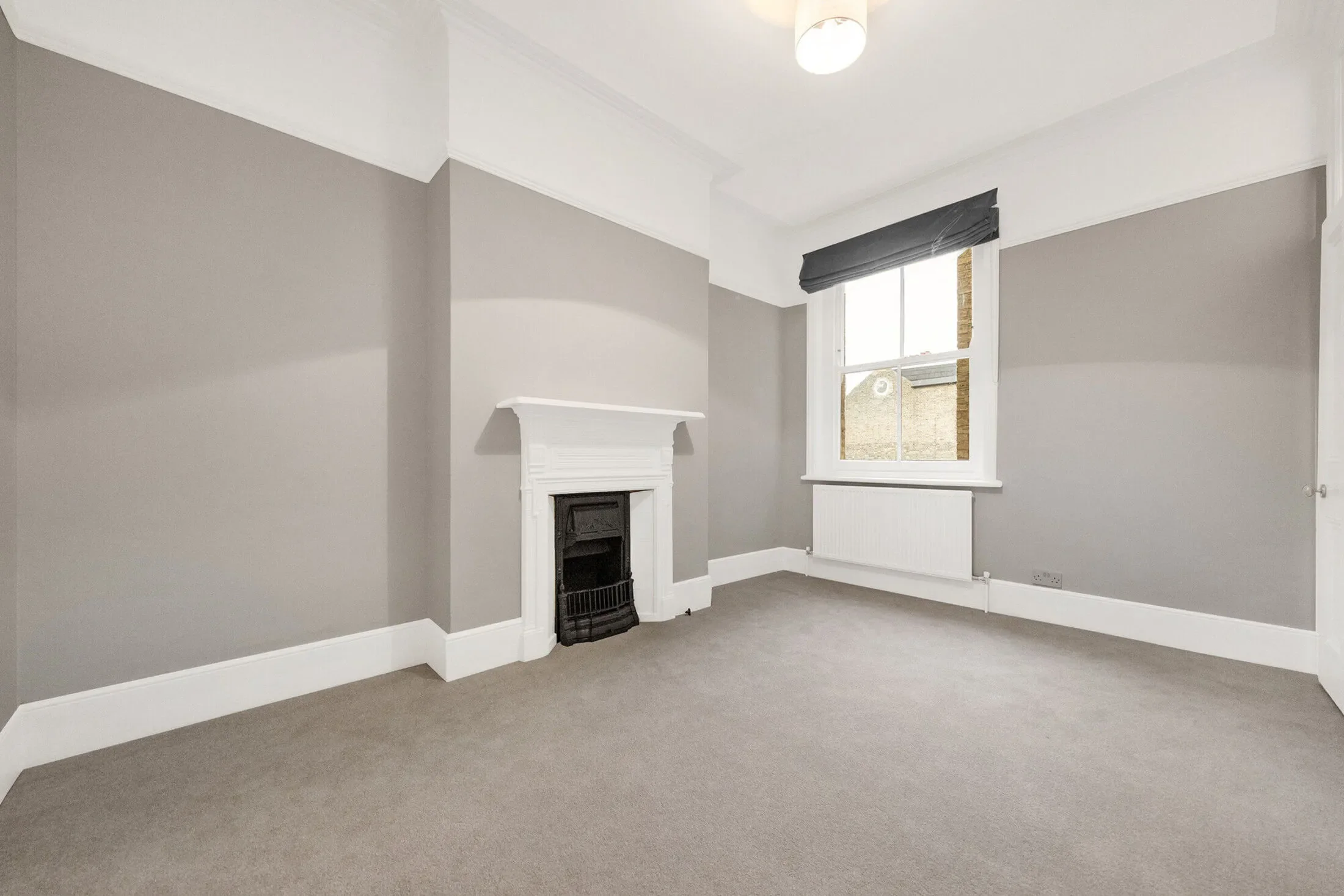 Flat Wontner Road in Greater London