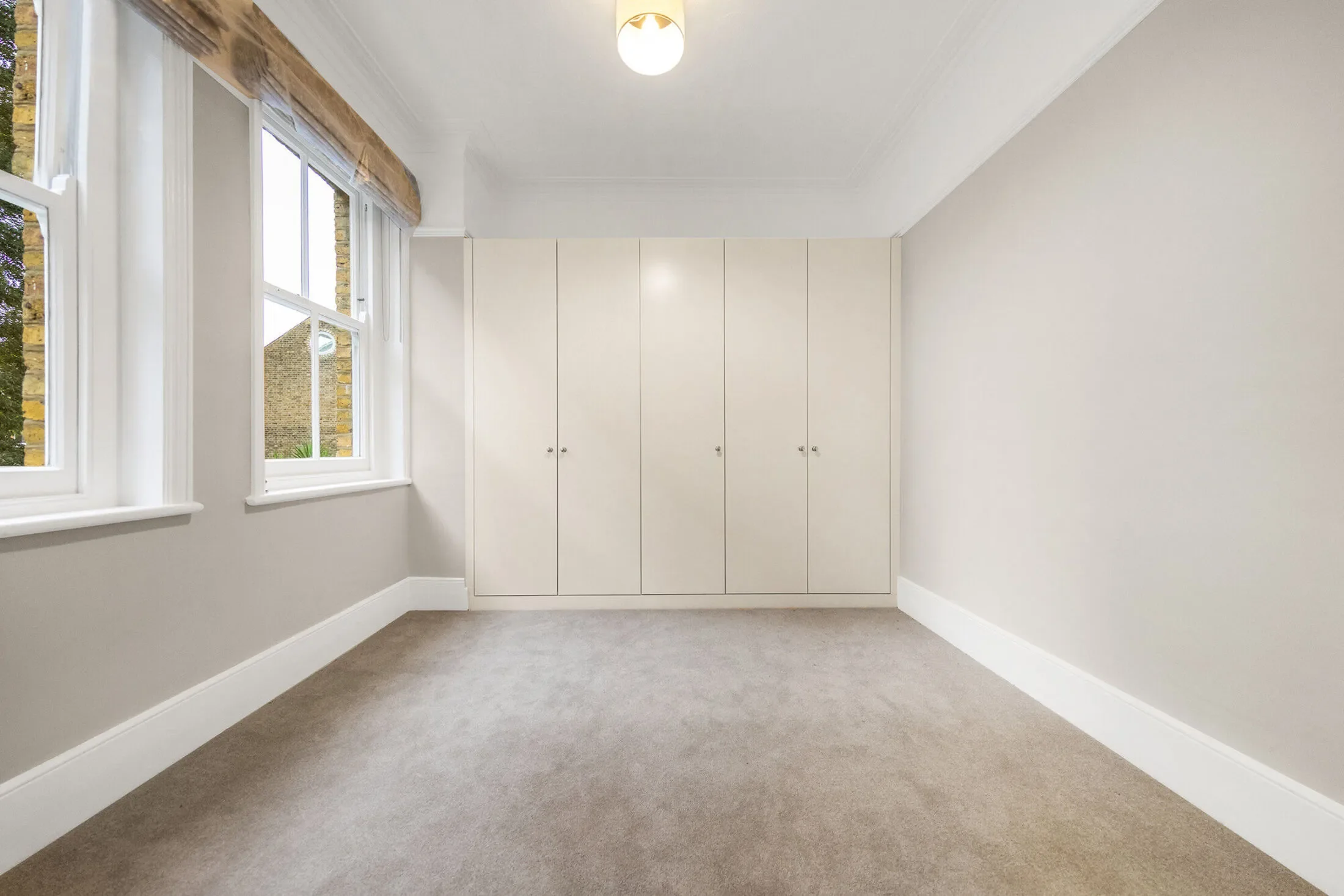 Flat Wontner Road in Greater London