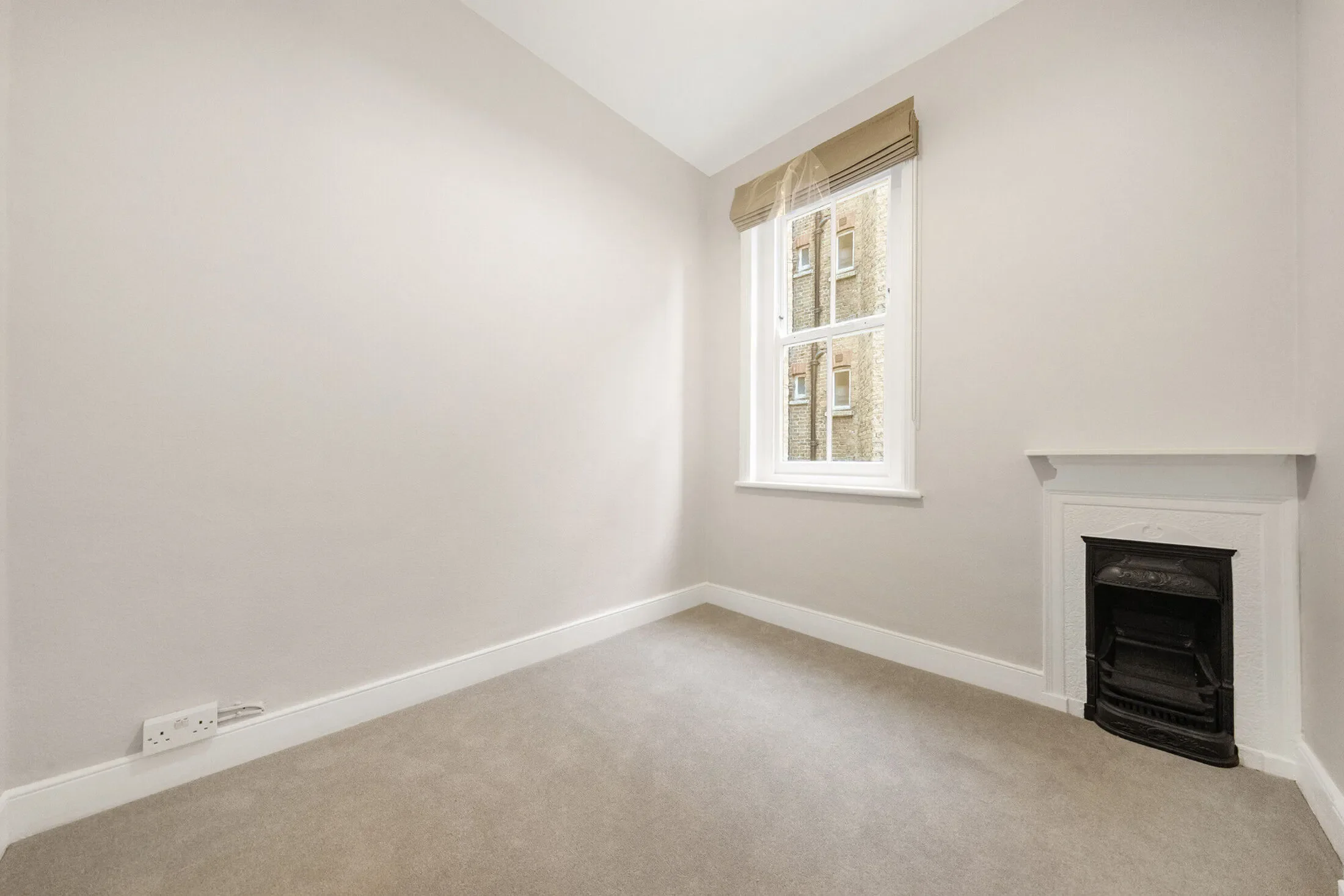 Flat Wontner Road in Greater London