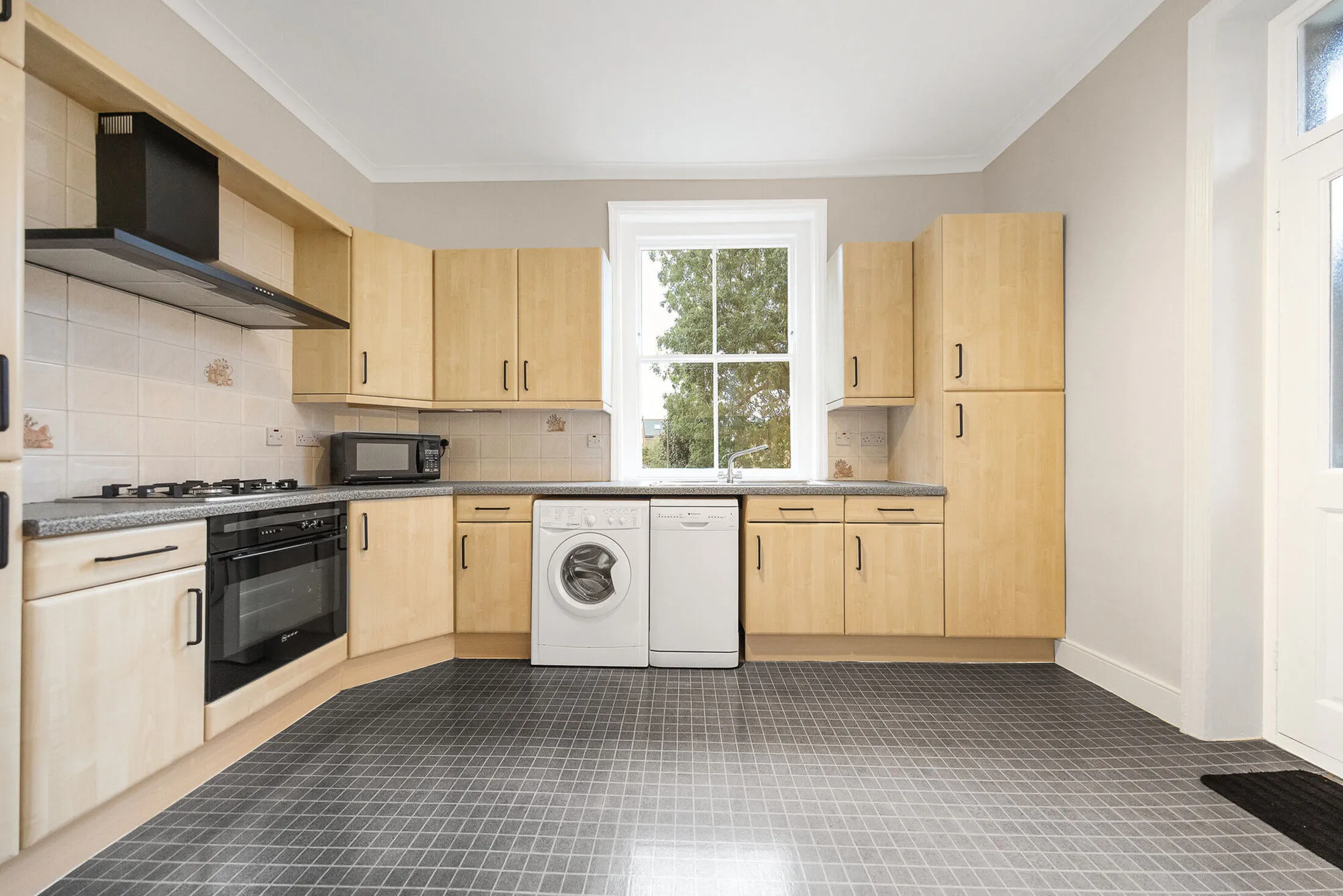Flat Wontner Road in Greater London