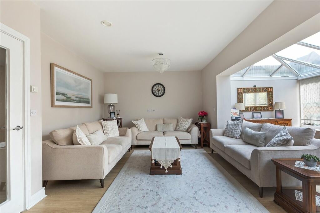 House Kinsale Close in Greater London