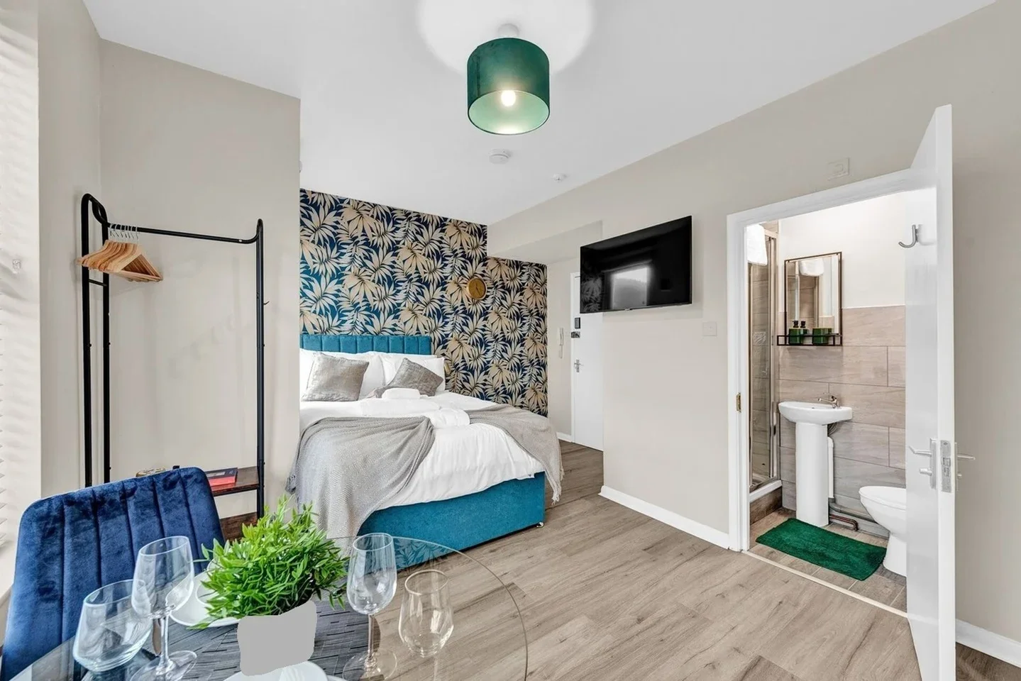 Flat Wightman Road in Greater London