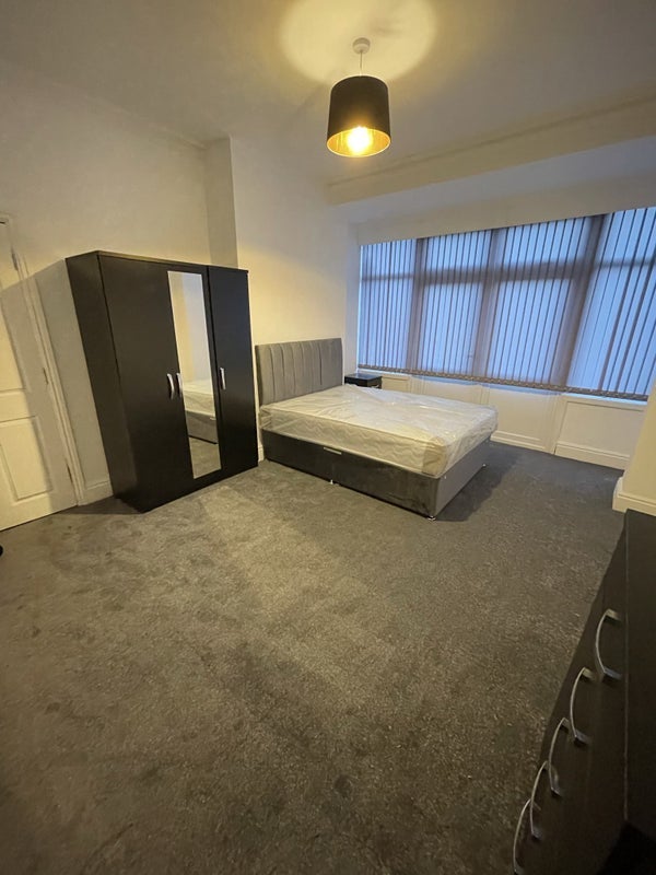 Room Ashfield Avenue in Birmingham