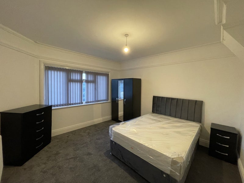 Room Ashfield Avenue in Birmingham