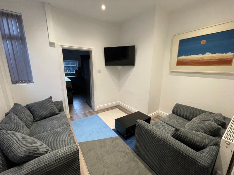 Room Ashfield Avenue in Birmingham