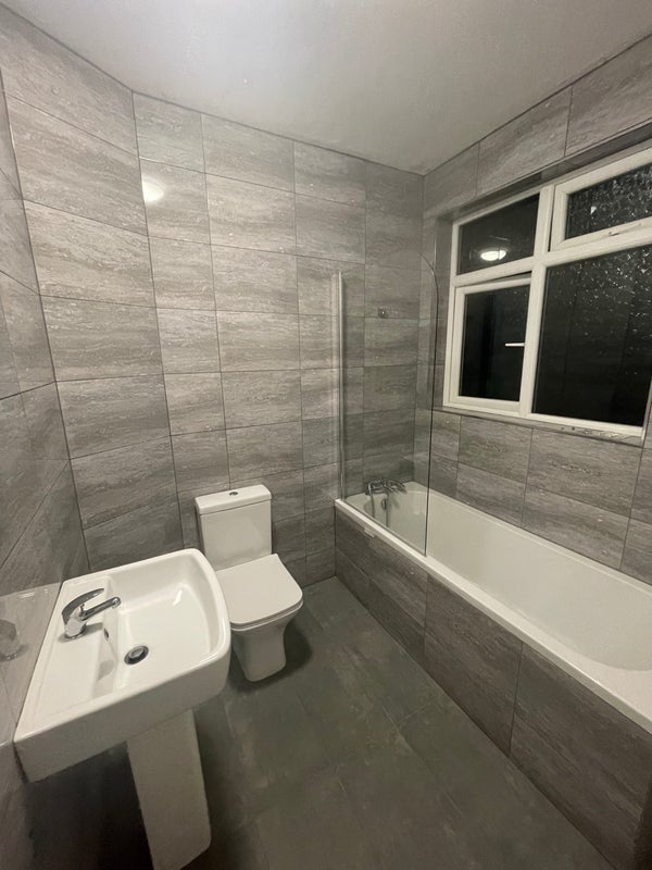 Room Ashfield Avenue in Birmingham