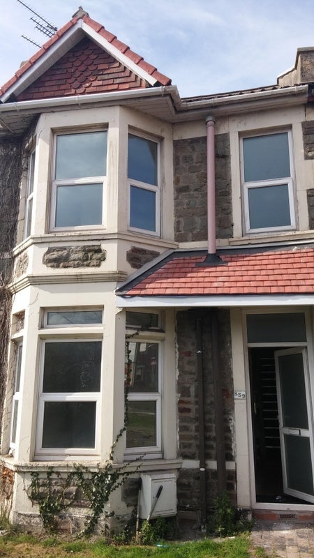 Room Fishponds Road in Bristol