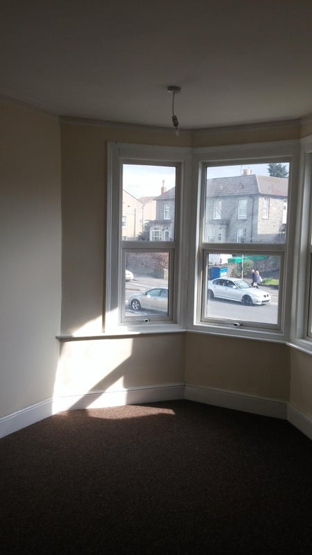 Room Fishponds Road in Bristol