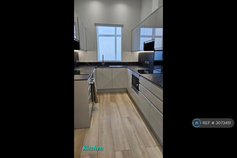 Room Felsham Road in Greater London