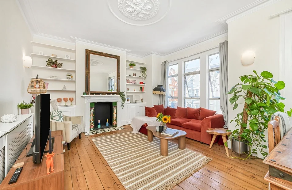 Flat Cato Road in Greater London