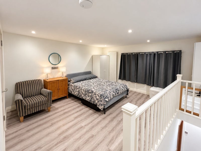 Flat Clarendon Gardens in Greater London