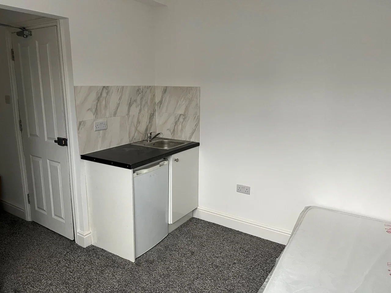 Flat Abercairn Road in Greater London