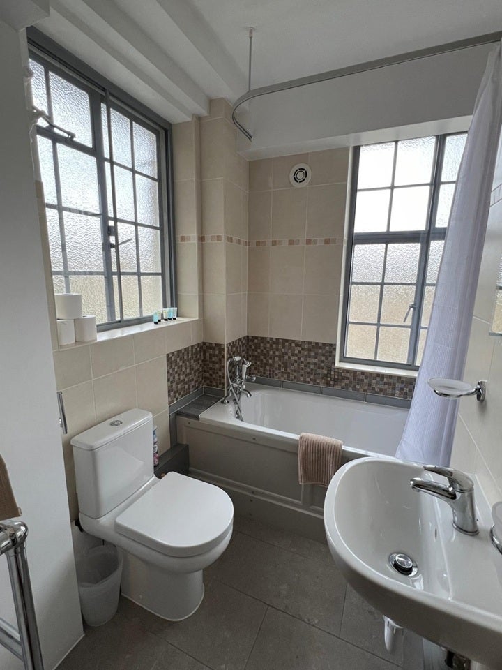 Flat Wenlock Road in Greater London