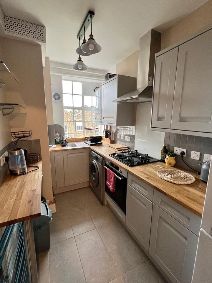 Flat Wenlock Road in Greater London