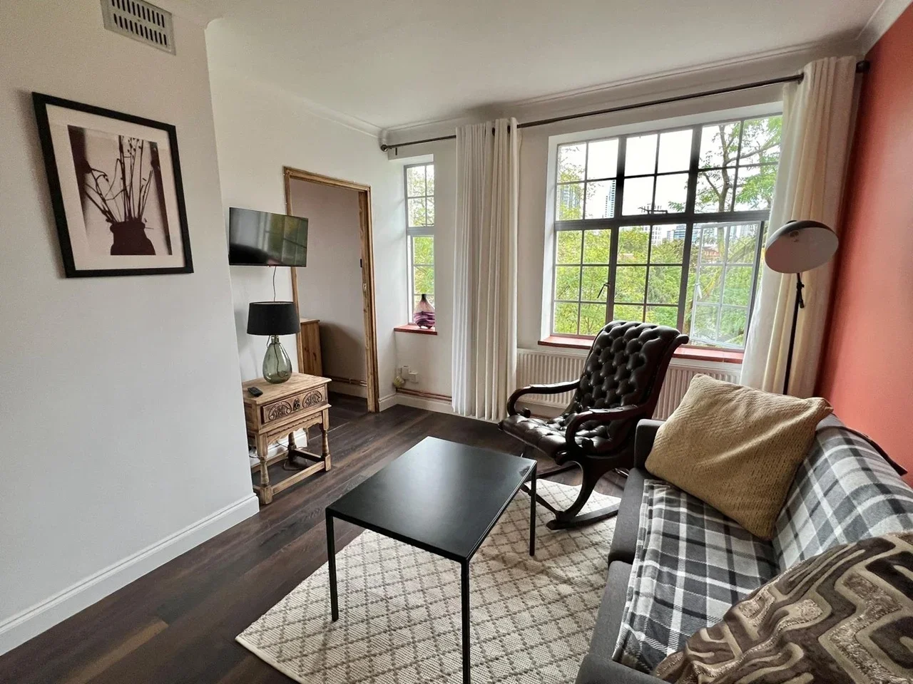 Flat Wenlock Road in Greater London
