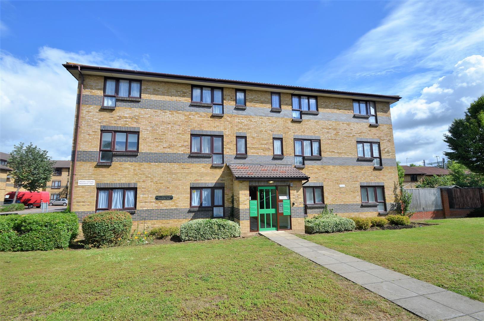 Flat Colham Mill Road in Greater London