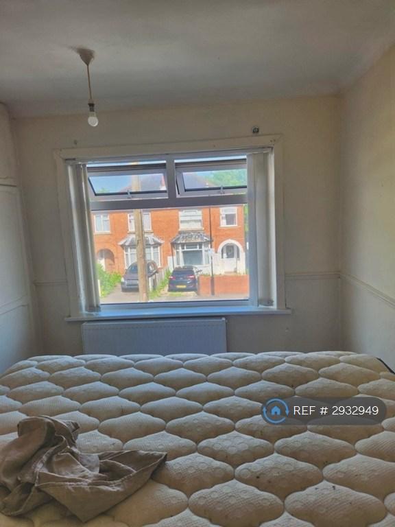 Room Lilac Road in Southampton