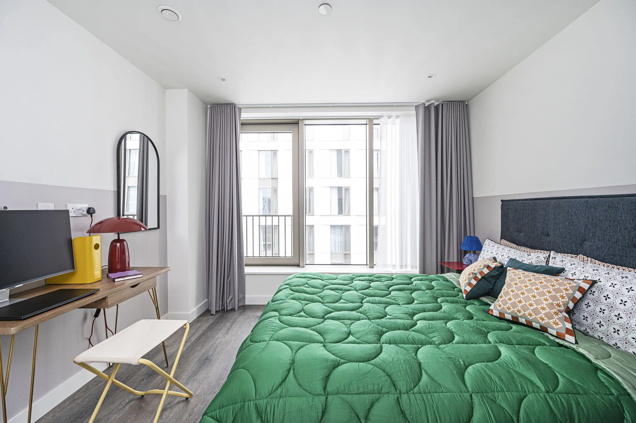 Flat Montfichet Road in Greater London