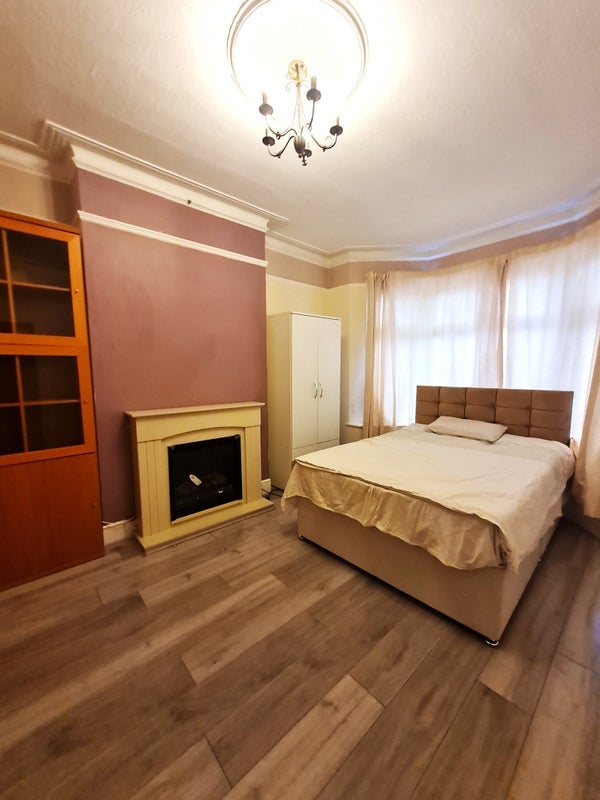 Room Stratford Road in Greater London