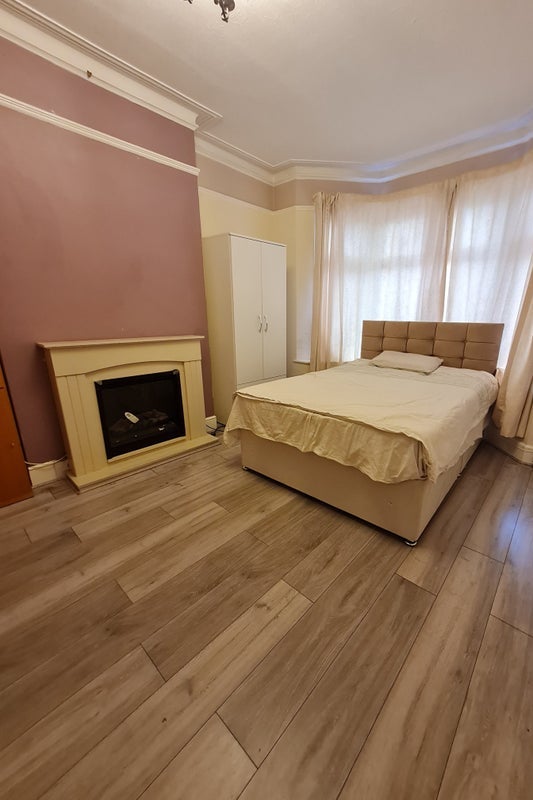 Room Stratford Road in Greater London