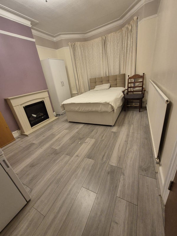Room Stratford Road in Greater London
