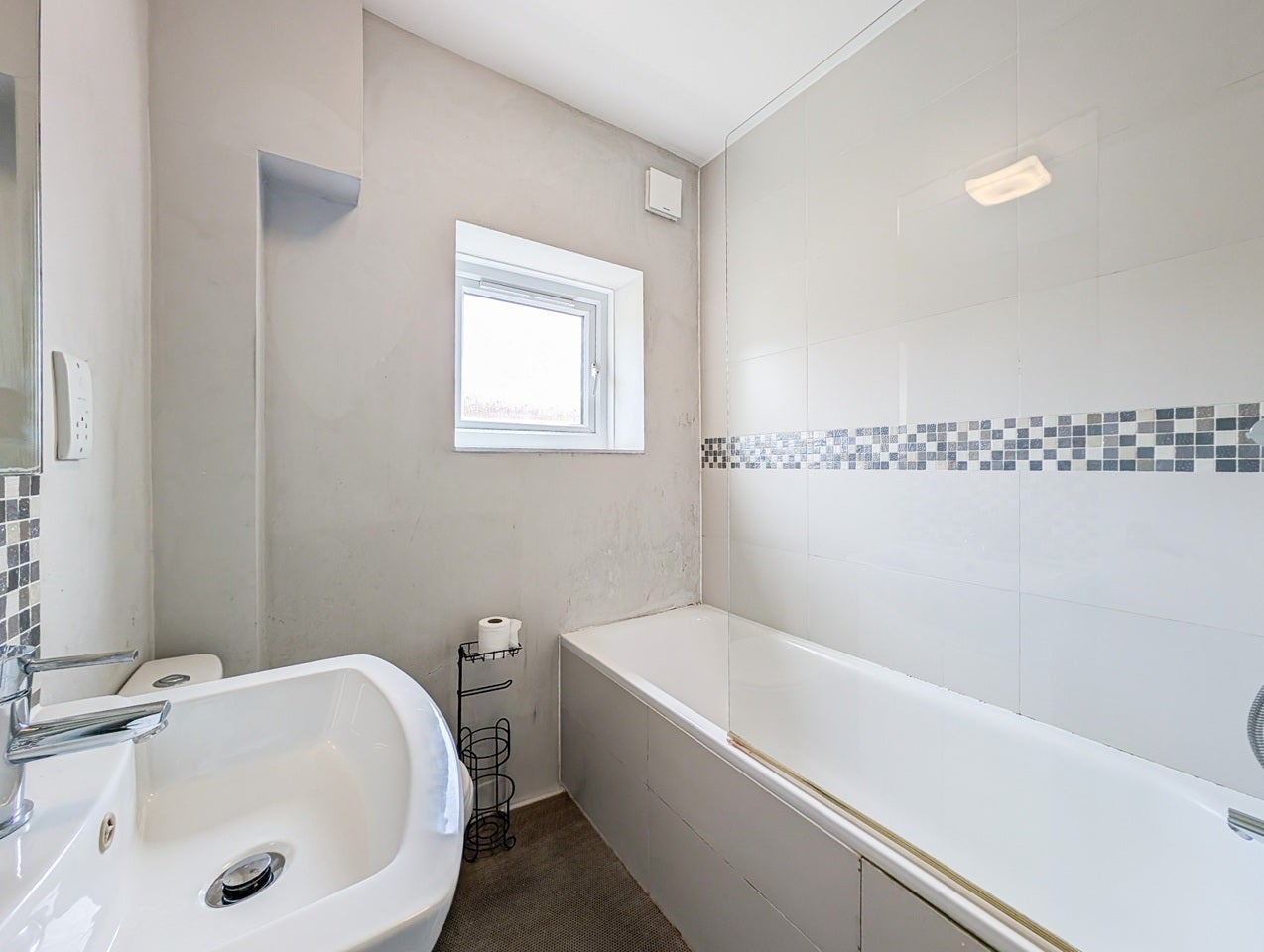 Flat Frensham Drive in Greater London