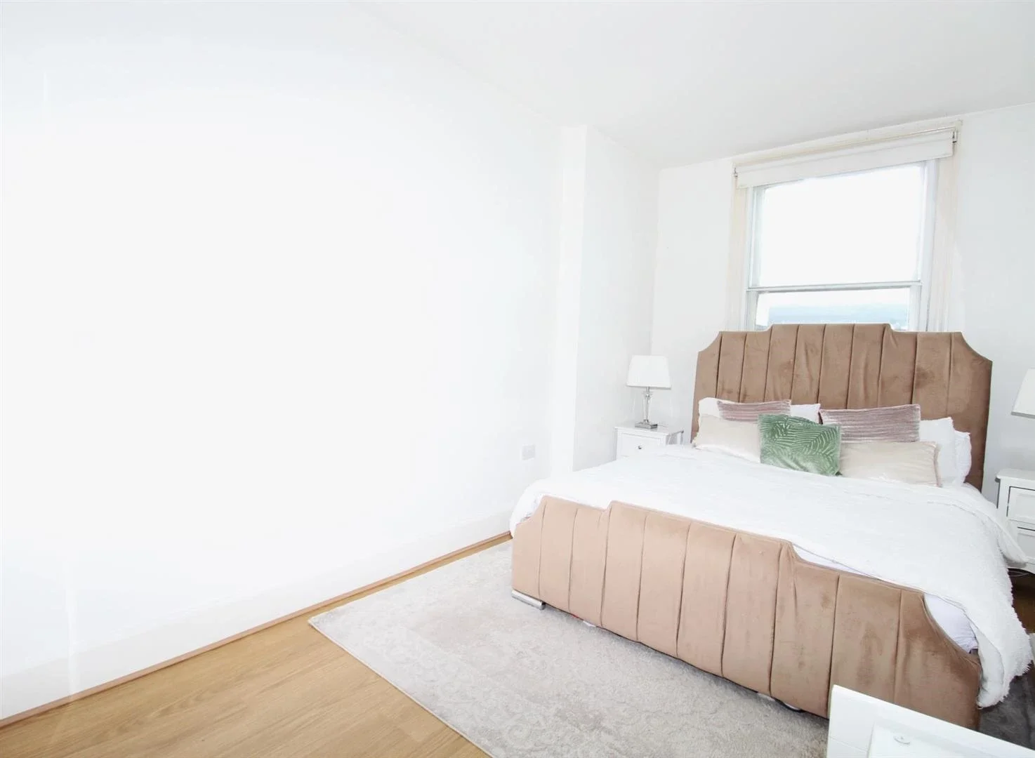 Flat Willow Street in Greater London