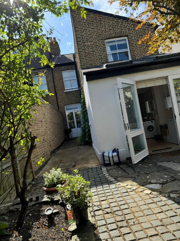 Room Gladstone Road in Greater London