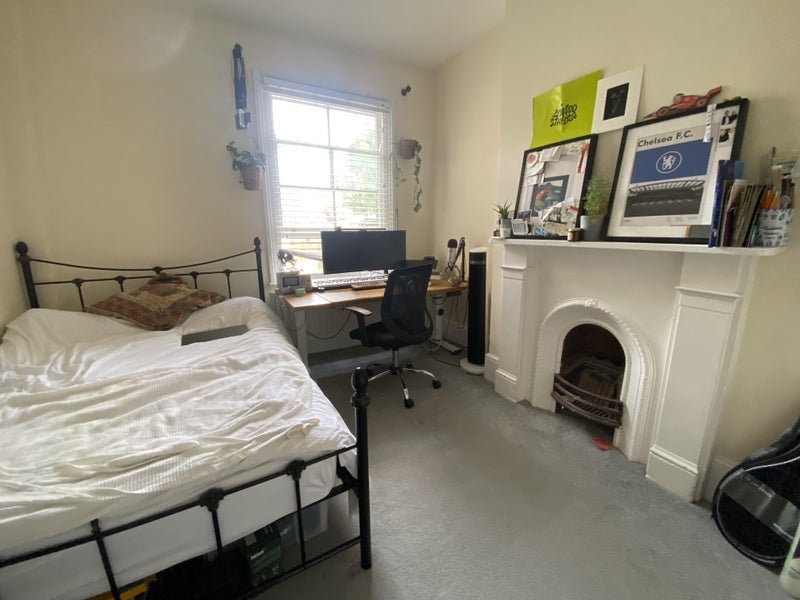 Room Gladstone Road in Greater London