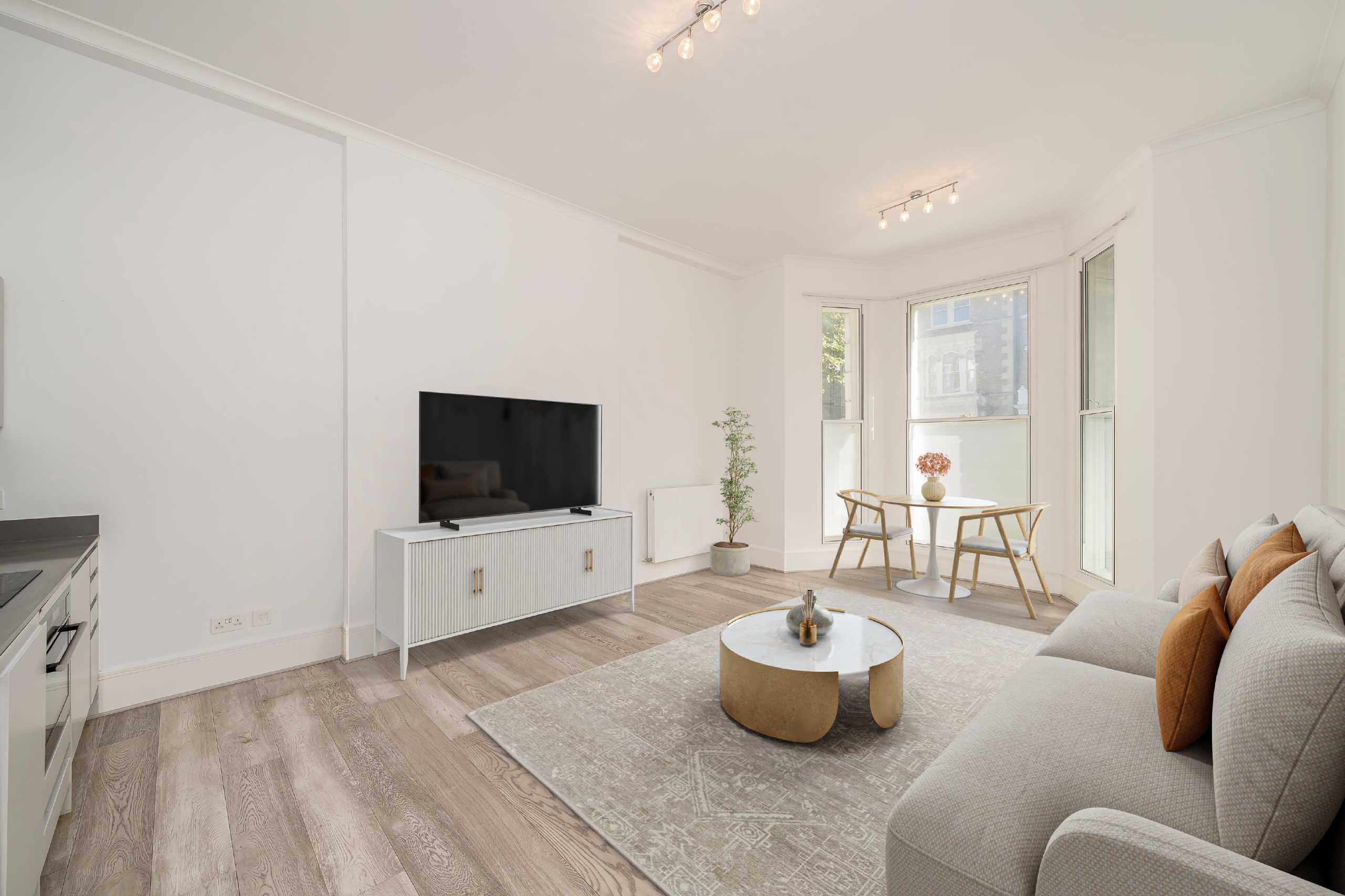 Flat Holland Road in Greater London