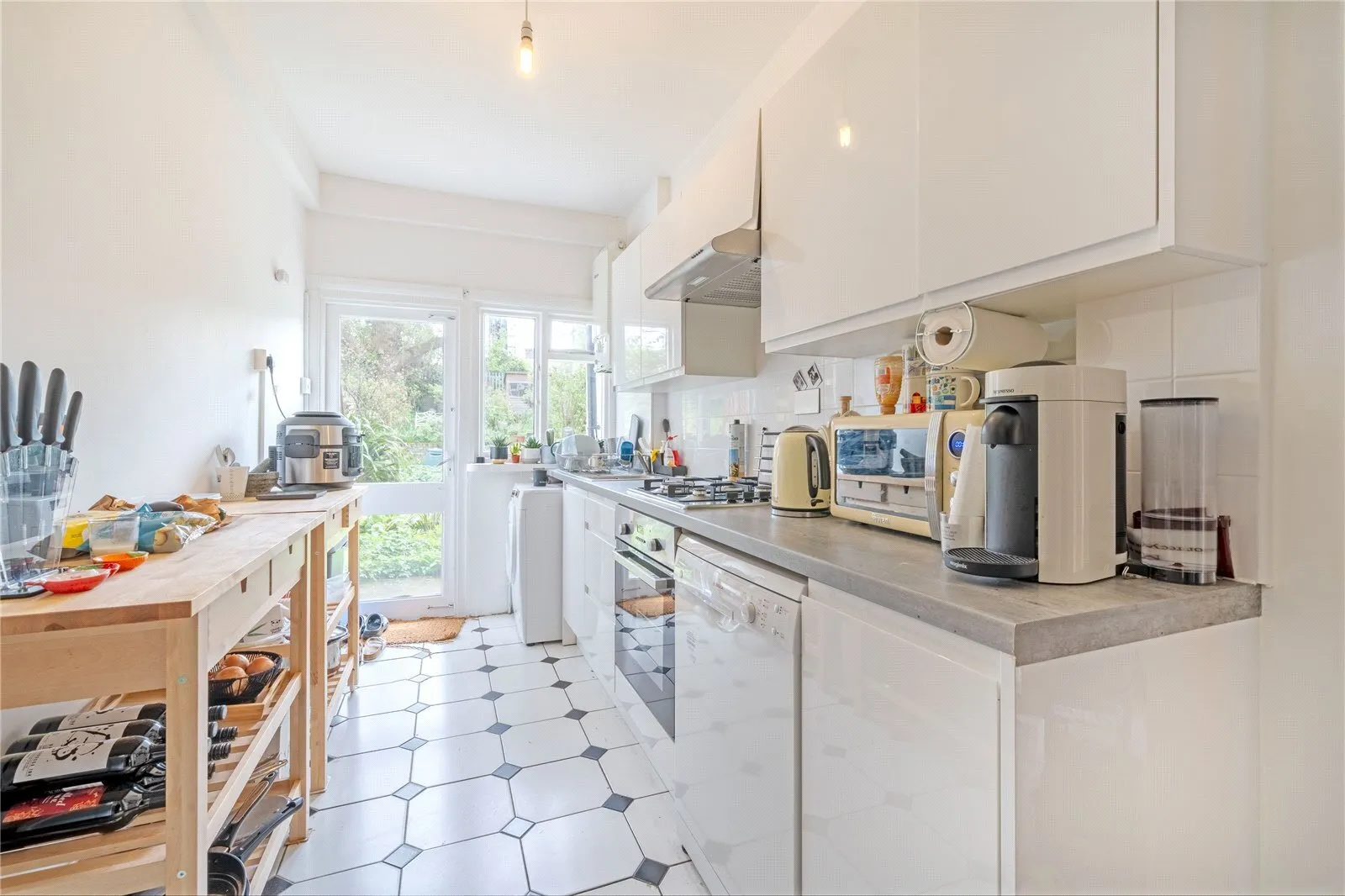 Flat Brondesbury Villas in Greater London