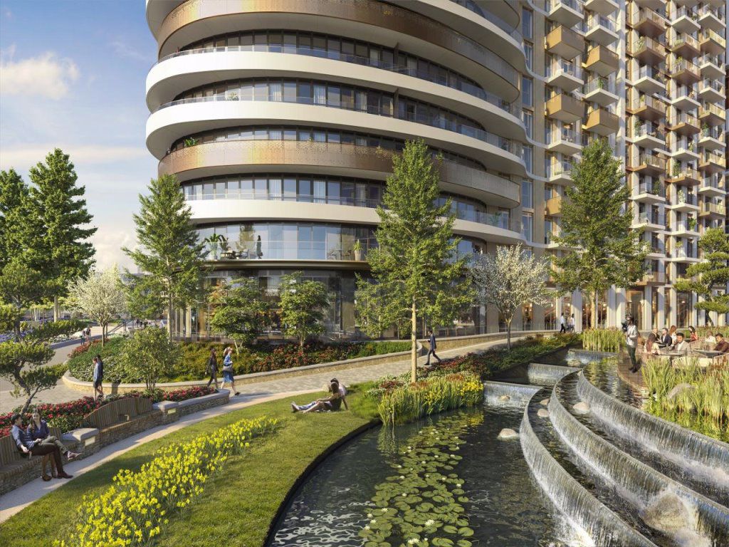 Flat Fountain Park Way in Greater London