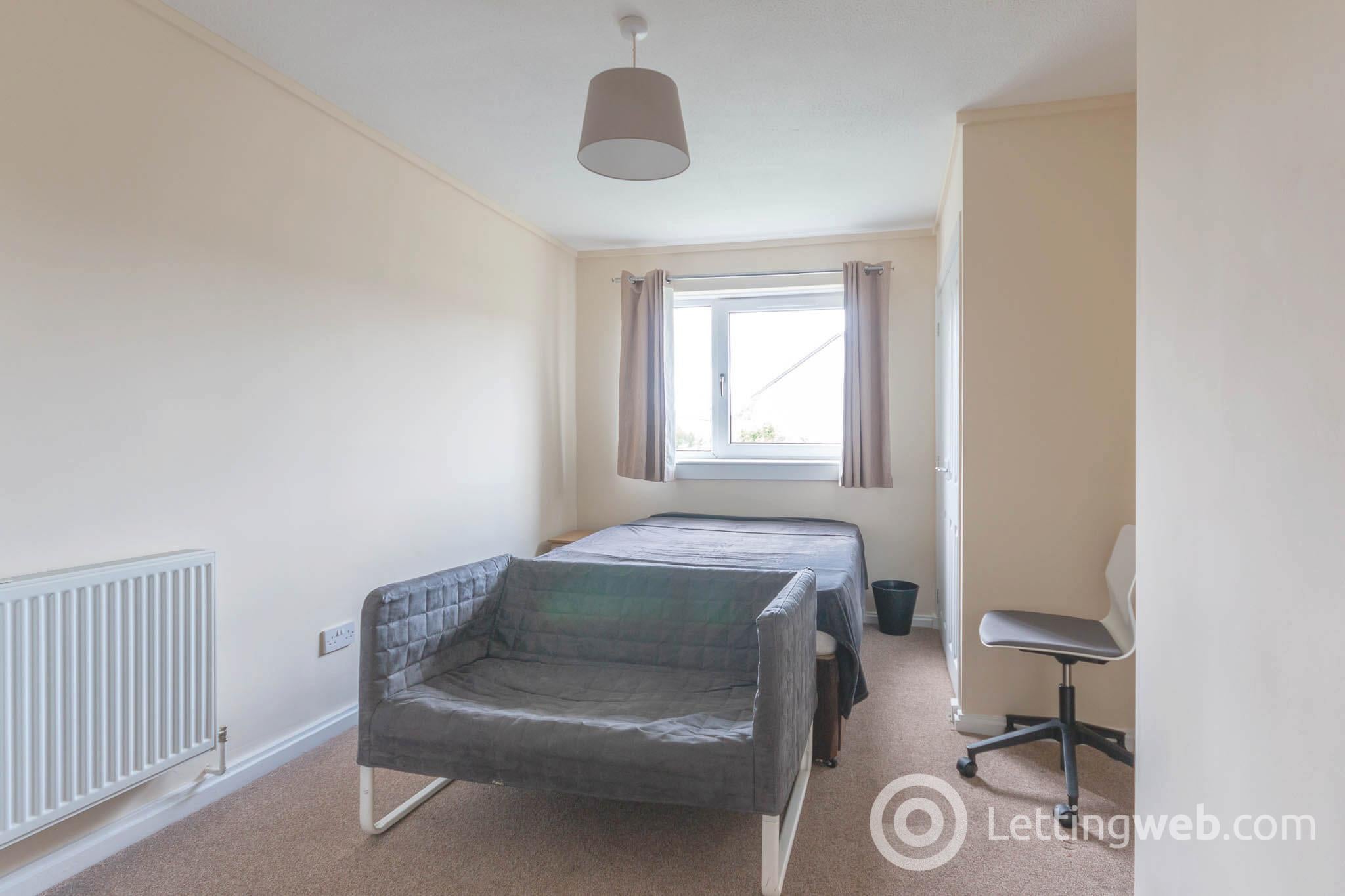 Room West Pilton Grove in Edinburgh