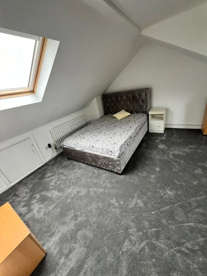 Room Melfort Road in Greater London