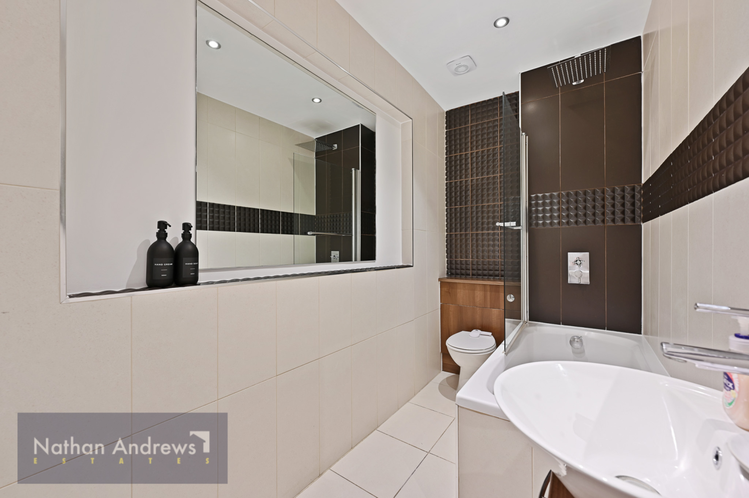 Flat Benbow Road in Greater London