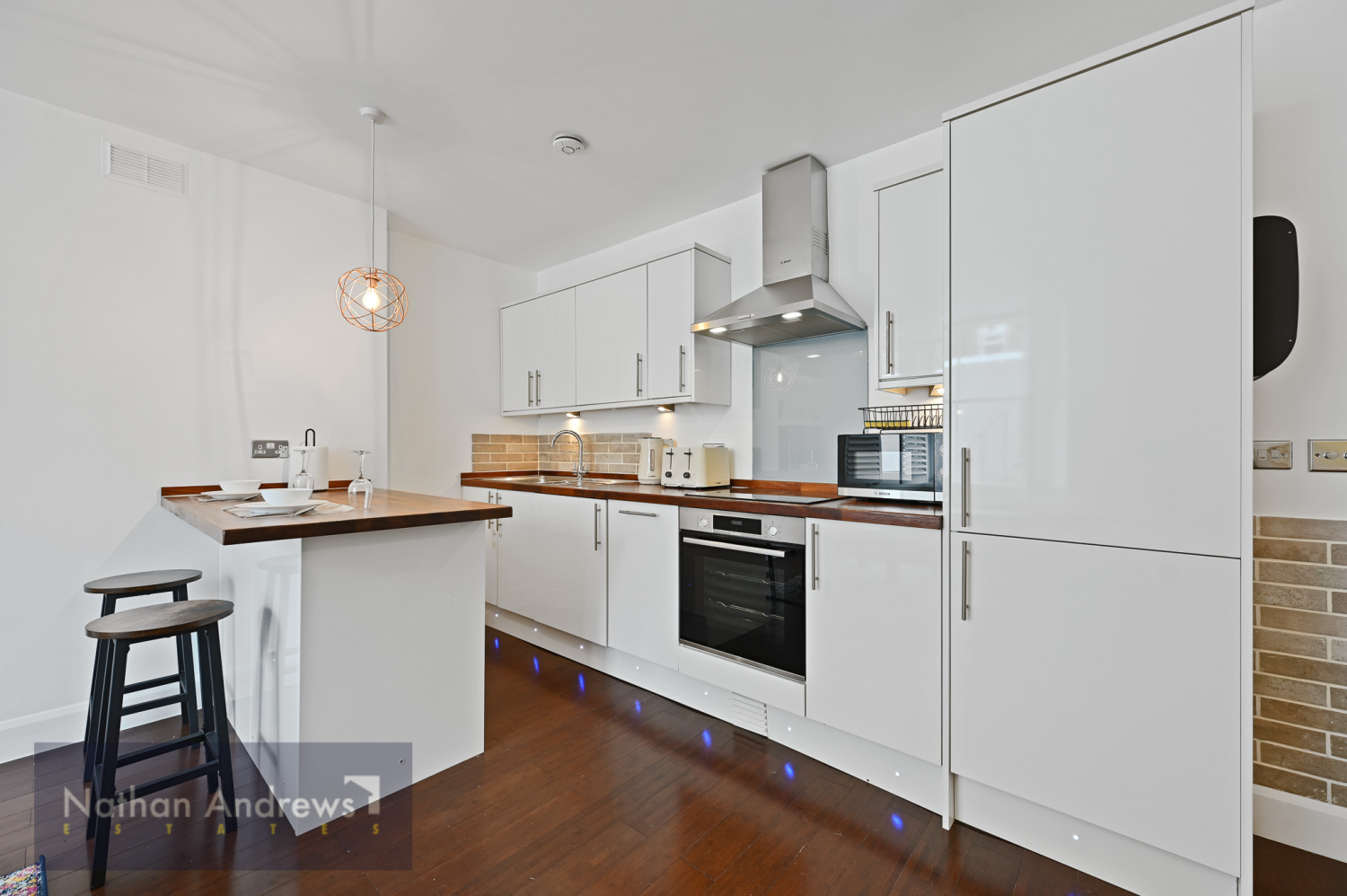 Flat Benbow Road in Greater London