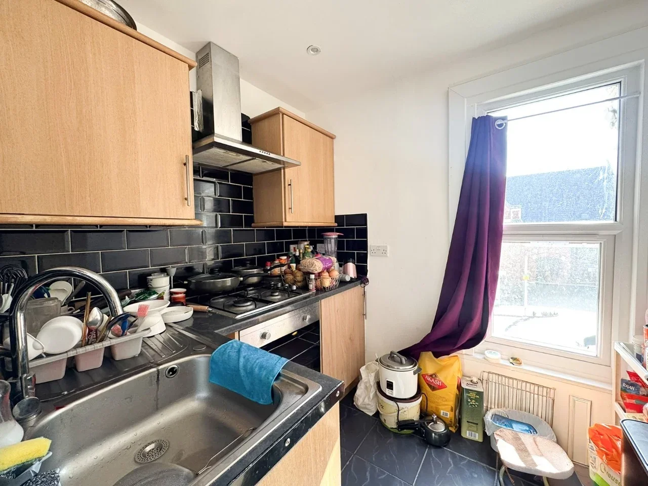 Flat Griffin Road in Greater London