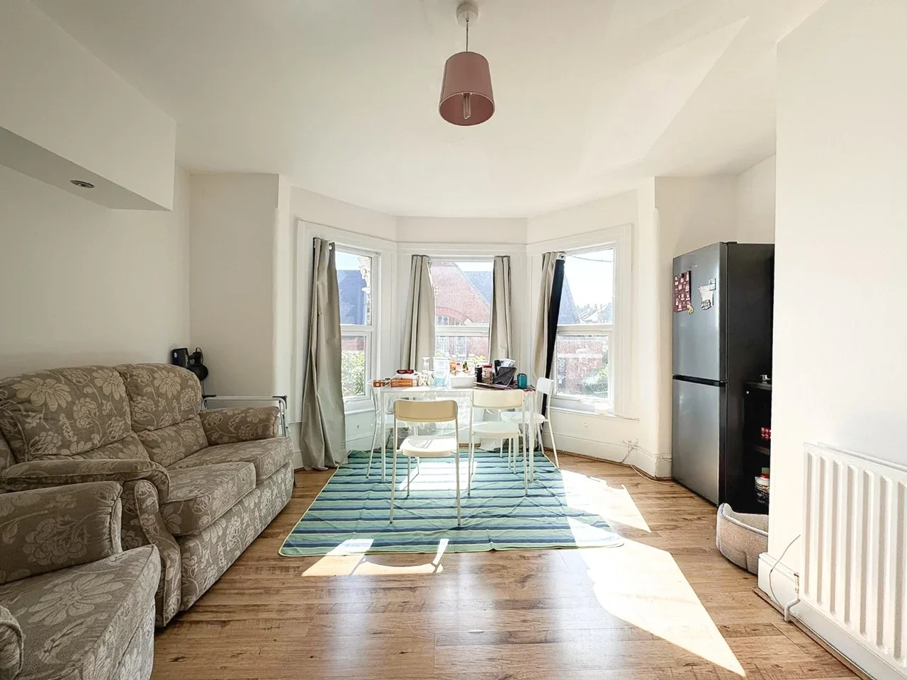 Flat Griffin Road in Greater London