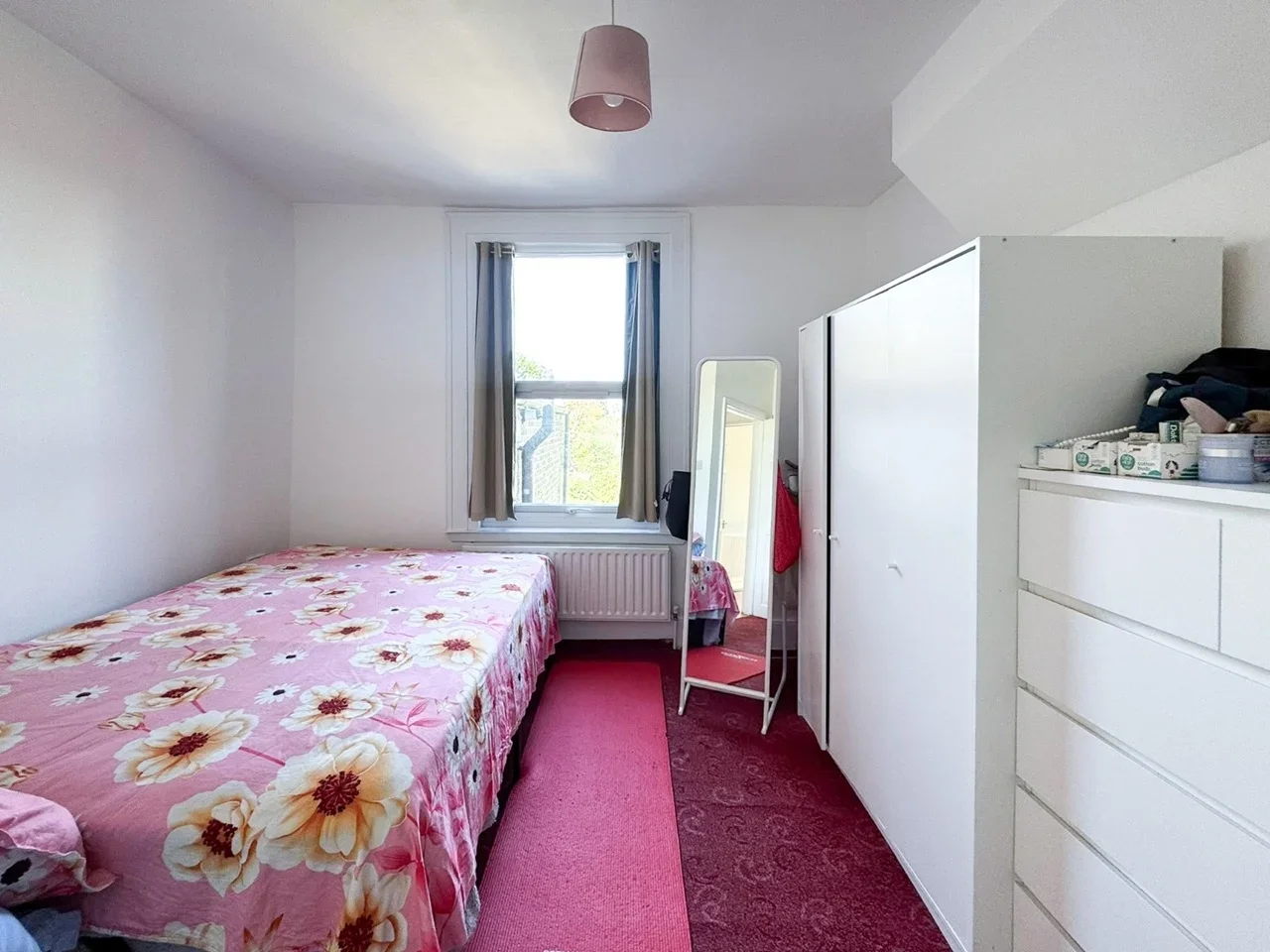 Flat Griffin Road in Greater London