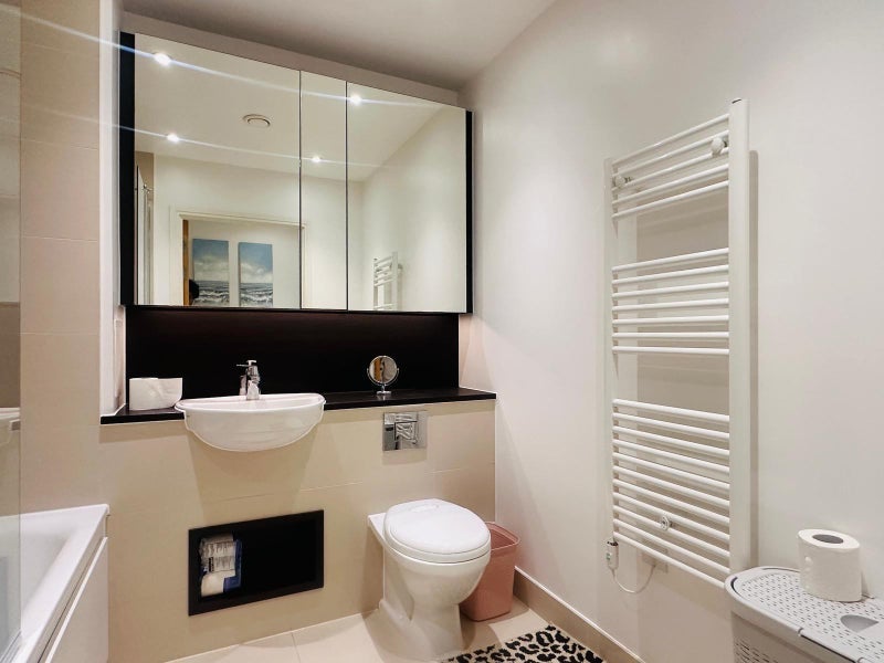 Room Bramwell Way in Greater London