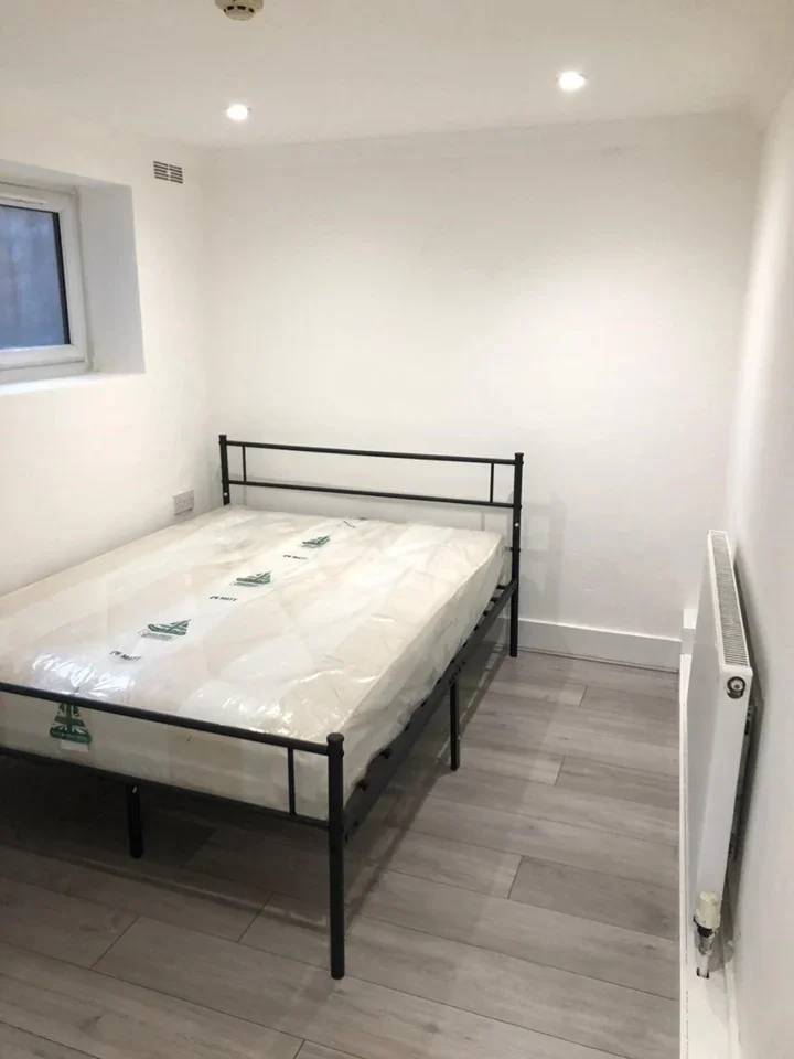 Flat Brondesbury Park in Greater London